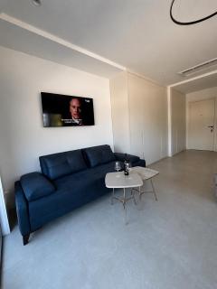 Lux Studio Lustica Bay and Car - 5