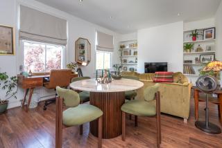Modern 1BDR with Parking and Shared Garden - 7