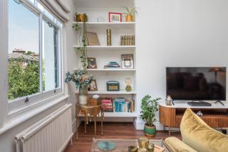 Modern 1BDR with Parking and Shared Garden - 3
