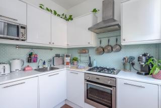 Modern 1BDR with Parking and Shared Garden - 6