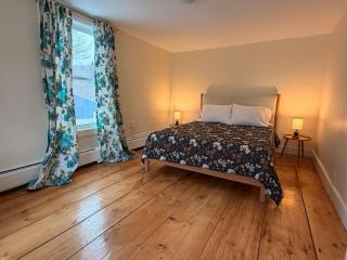 Spacious 4BR Summer Escape Queechy Lake Passes - 9
