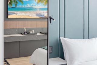 Luxury E11EVEN Residence Pool Beach Club & Gym - 6