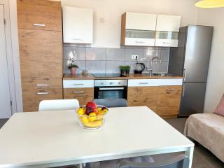 WhiteHouse Brodarica FAMILY Apartment - close to Beach with Restaurant - 3