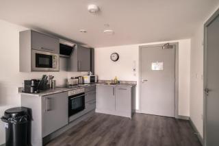 Smart 1 Bedroom Apartment in Liverpool Centre - 2