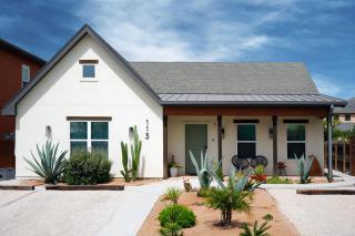 Orion C, Cozy 1BR Retreat, Pool, Grill - 7