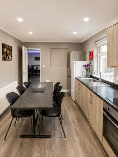 Four Oaks House - 8