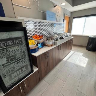 Holiday Inn Express Deforest Madison Area by IHG - 4