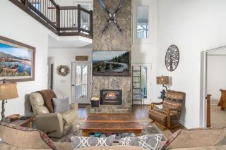 Flat Top Lodge - 9