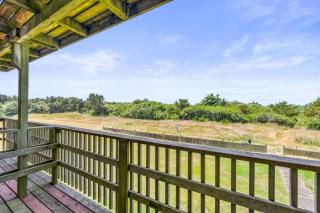 Pet-Friendly Suite - Kitchen and Fireplace - Pool and Hot Tub - 9