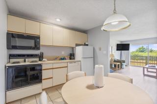 Pet-Friendly Suite - Kitchen and Fireplace - Pool and Hot Tub - 5
