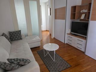 Belville Central Apartment with Free Parking - 8