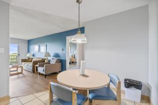 King Bed Ocean View Suite - Pet Friendly - Kitchen - Pool and Hot Tub - 5