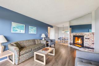 King Bed Ocean View Suite - Pet Friendly - Kitchen - Pool and Hot Tub - 3
