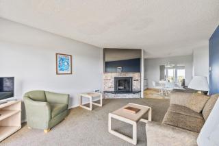 Ocean View Pet-Friendly 1-Bedroom Family Suite - Pool and Hot Tub - 4