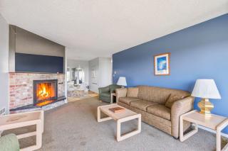 Ocean View Pet-Friendly 1-Bedroom Family Suite - Pool and Hot Tub - 3