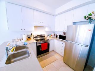 3BR Home Near Niagara Falls King Bed Free Parking 75 Inch TV & Wi-Fi - Thorold - 8