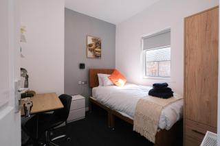 Homely 2BR Liverpool Stay Wi-Fi City Access - 6