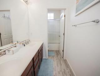 Insurance Ready 4BR Family Home Traveling Pros - 8