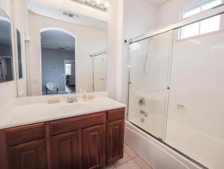 Insurance Ready 4BR Family Home Traveling Pros - 6