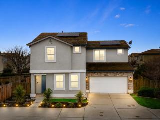 Insurance Ready 4BR Family Home Traveling Pros - 0