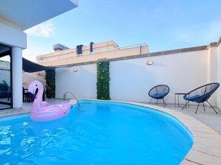 Ultimate Group Getaway Near St Julian's & Seafront - 3