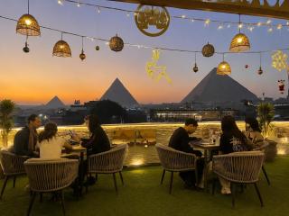 Leeda Pyramids View - 9