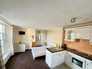 Belgravia Holiday Apartments - 6