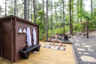 Modern Cabin w Sauna, Hot Tub, Bocce & Arcade - 6