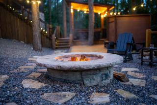 Modern Cabin w Sauna, Hot Tub, Bocce & Arcade - 3