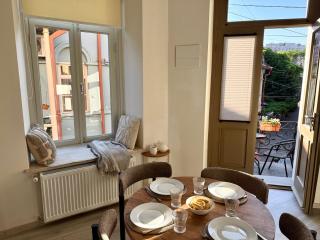 A cozy apartment with balcony in old Tbilisi - 0