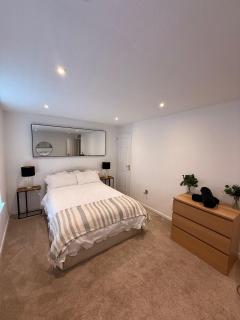 Entire Luxury Home in The Meadows, Nottingham - 7