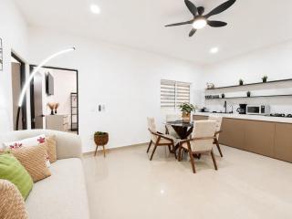 Cozy 2BR Retreat Near Beaches & City Center - 9