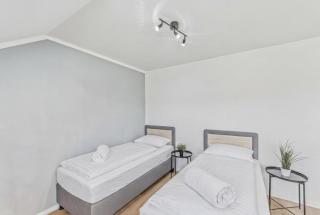 BAT Home Solutions Trierweiler - alles was ein Hotel nicht bietet - 5 Apartments 40 bis 120 qm für bis zu 29 Personen - 5-Raum-Apartment barrierefrei - 60 qm Balkon mit Blick bis Luxemburg - einzeln bis komplett buchbar - 3 Min zur A64 - 4