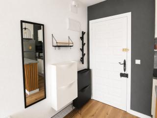 Bright Renovated Apartment with Courtyard Views - 7