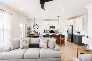 Private Hot Tub, Fire Pit, eBikes and BBQ - Close to Zion - 9