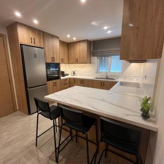 Golden View Berat, 3BR Apartment with Castle View & Parking - 8