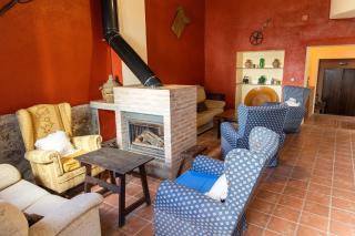 Encanto Rústico: Chimenea y Barbacoa Norte Córdoba - 4