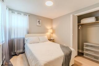 3 bedrooms near by tufts with free parking! - 1