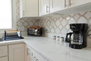 3 bedrooms near by tufts with free parking! - 5