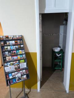 Parvis Magna Hostal - 8