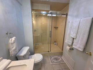 Entire PrivateSuite Separate Entrance Free Parking - 2