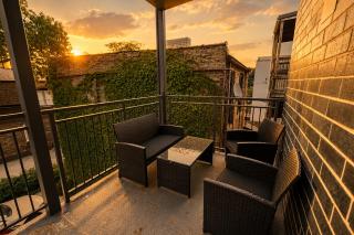 Spacious 4BR West Loop Retreat with Optional Parking - 5