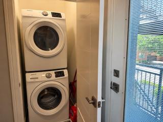 Spacious 4BR West Loop Retreat with Optional Parking - 6