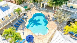 Two units! Pool, jacuzzi, sunsets, bars, snorkeling & paddling. 1-min to path of Siesta Beach! - Siesta Key - 8