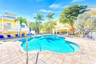 Two units! Pool, jacuzzi, sunsets, bars, snorkeling & paddling. 1-min to path of Siesta Beach! - Siesta Key - 5