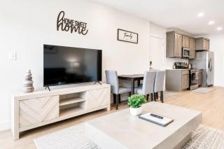 Luxury New-Build Suite, Downtown & Bathhouse & Convention, #202 - 0