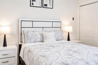 Luxury New-Build Suite, Downtown & Bathhouse & Convention, #202 - 2