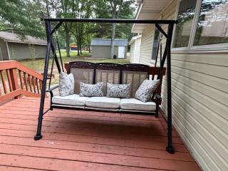 Blue Gill Serenity Lakefront Retreat, Sleeps 11 - 8