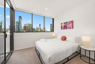 Sensational City Views and Best South Bank Location! - 9