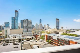 Sensational City Views and Best South Bank Location! - 8